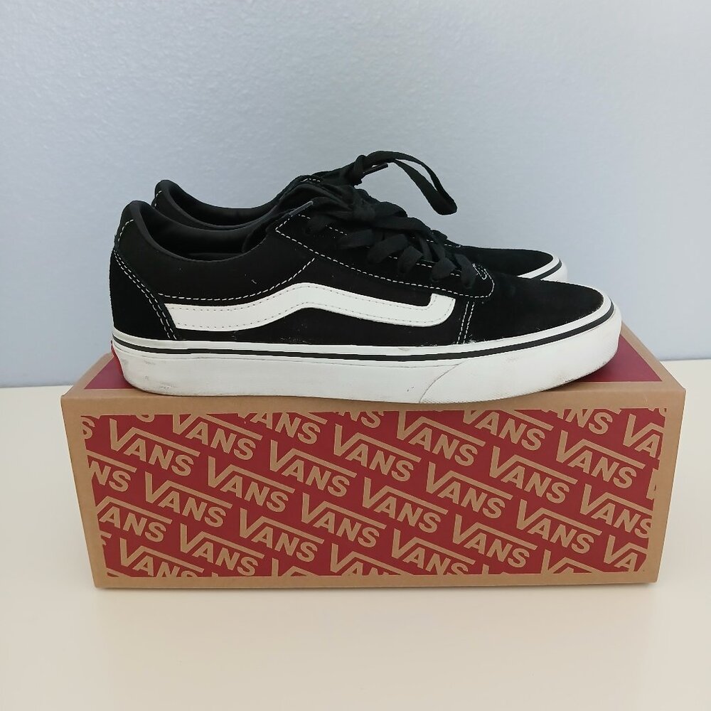 Vans Ward Women's SIze 8 Black and White Suede and Canvas Sneakers